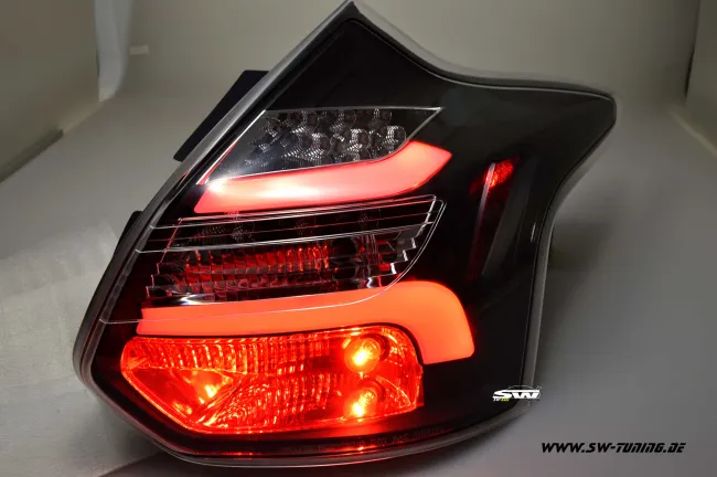 SW-Celi LED Rückleuchten für Ford Focus Mk3 CB8 DYB 11-15 5Türer-Fließheck Lightbar Black