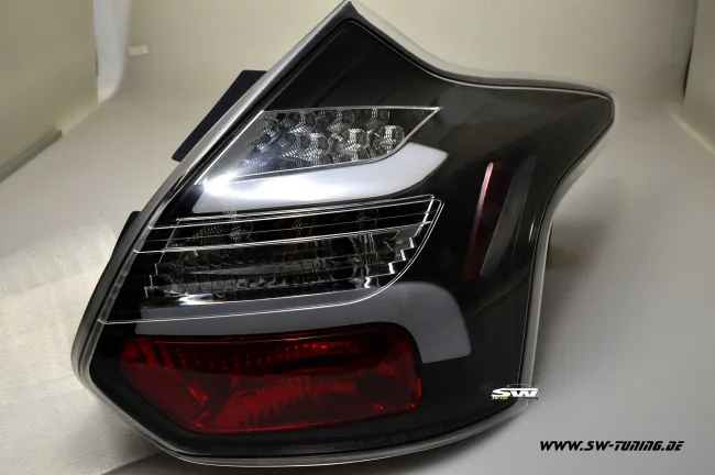 SW-Celi LED Rückleuchten für Ford Focus Mk3 CB8 DYB 11-15 5Türer-Fließheck Lightbar Black