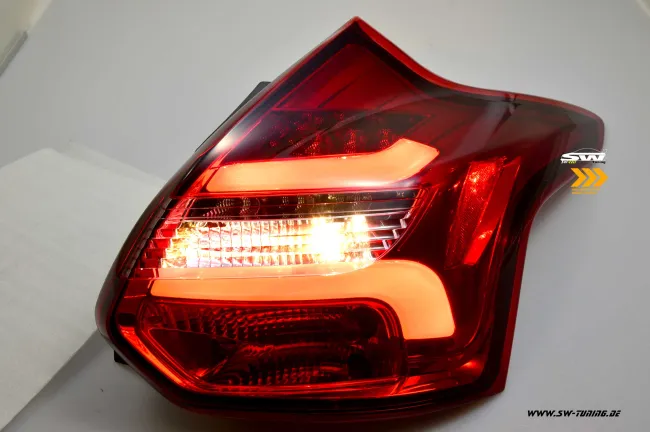 SW-Celi LED Rückleuchten für Ford Focus Mk3 CB8 DYB 11-15 5Türer-Fließheck Lightbar red