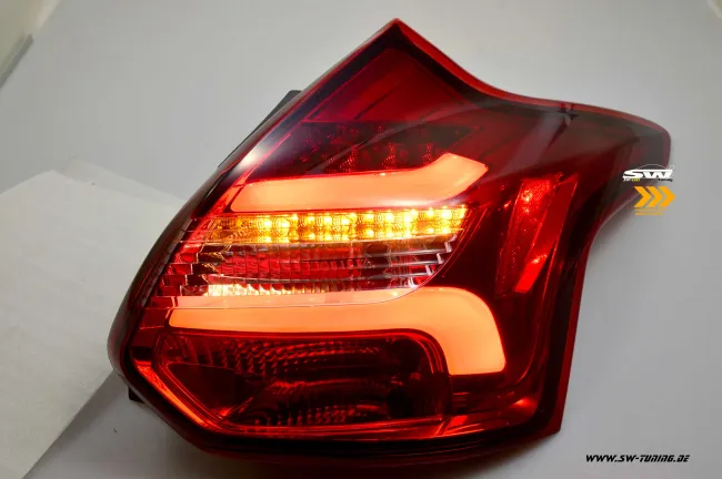 SW-Celi LED Rückleuchten für Ford Focus Mk3 CB8 DYB 11-15 5Türer-Fließheck Lightbar red