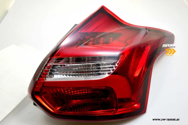 SW-Celi LED Rückleuchten für Ford Focus Mk3 CB8 DYB 11-15 5Türer-Fließheck Lightbar red