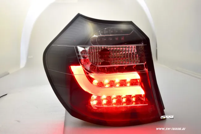SW-Celi LED Rückleuchten BMW 1er E87/E81 LCI 08-11 Black/clear Lightbar