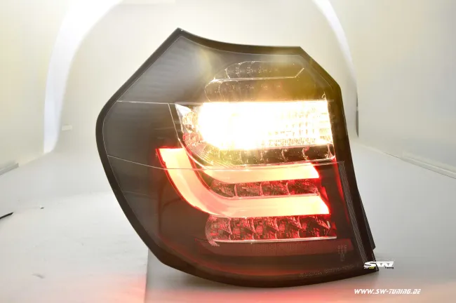 SW-Celi LED Rückleuchten BMW 1er E87/E81 LCI 08-11 Black/clear Lightbar