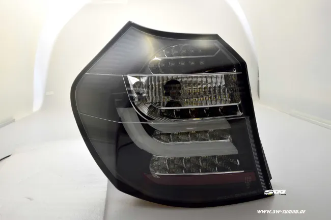 SW-Celi LED Rückleuchten BMW 1er E87/E81 LCI 08-11 Black/clear Lightbar