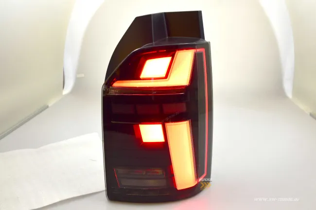 SWCeli LED Rückleuchten passend für VW T6 / T6.1 16-24 Black/smoke mit Wischblinker Upgrade