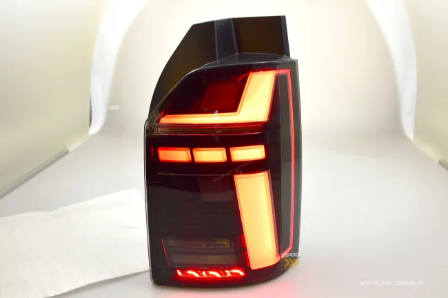 SWCeli LED Rückleuchten passend für VW T6 / T6.1 16-24 Black/smoke mit Wischblinker Upgrade