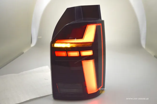 SWCeli LED Rückleuchten passend für VW T6 / T6.1 16-24 Black/smoke mit Wischblinker Upgrade