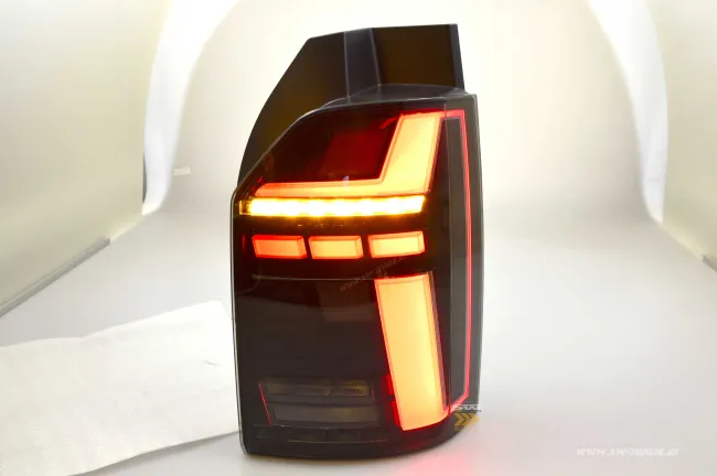 SWCeli LED Rückleuchten passend für VW T6 / T6.1 16-24 Black/smoke mit Wischblinker Upgrade