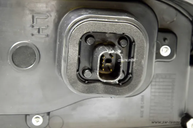 Tuning LED Rückleuchte Stecker am Fahrzeug passend beim Transit Custom Tourneo Custom MK2 V710