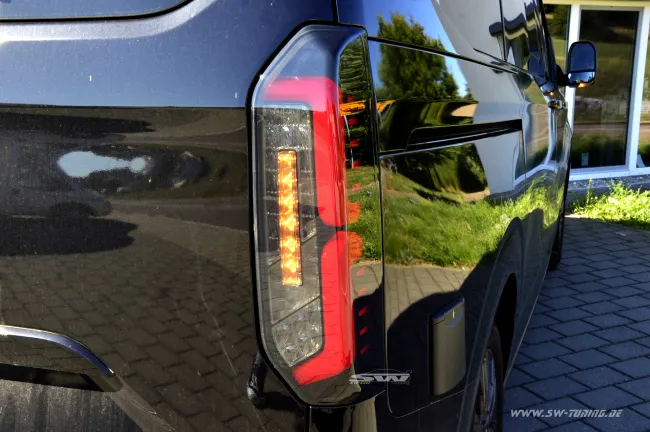 Tuning LED Rückleuchte mit LED Blinker am Fahrzeug passend beim Transit Custom Tourneo Custom MK2 V710